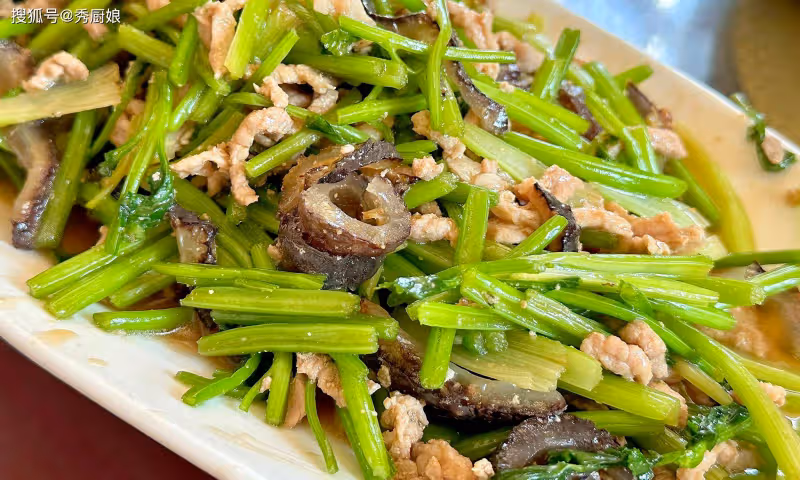 人到中年別心疼錢,多吃3種「鹼性菜」,保持酸鹼平衡,健康長壽