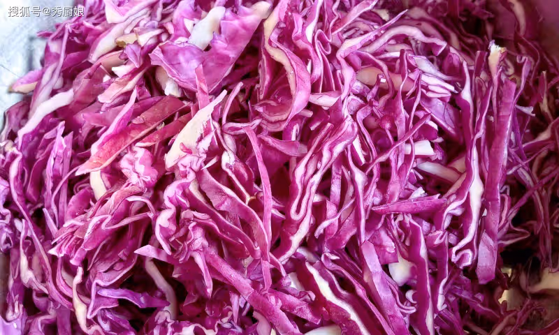 人到中年別心疼錢,多吃3種「鹼性菜」,保持酸鹼平衡,健康長壽
