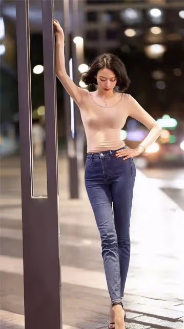 牛仔褲+高跟鞋,175模特身材成為夜晚街邊最亮的星!