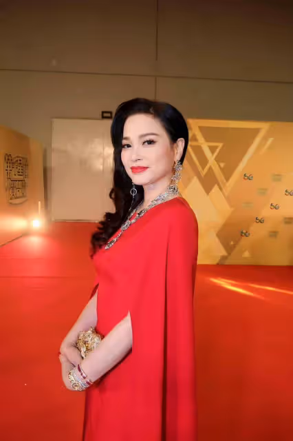 港星樊亦敏演《婚後事》出動珍藏首飾，名下多房產，戴500萬名表