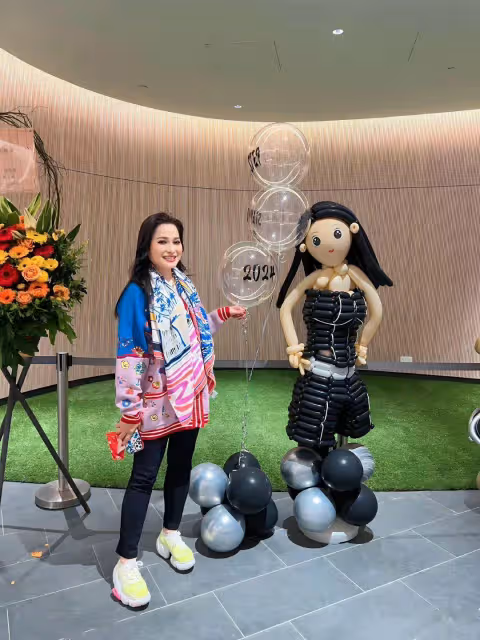 港星樊亦敏演《婚後事》出動珍藏首飾，名下多房產，戴500萬名表