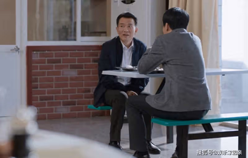 《江河日上》食堂廚師都懂政治!一個「副」字差距,全藏在飯菜里