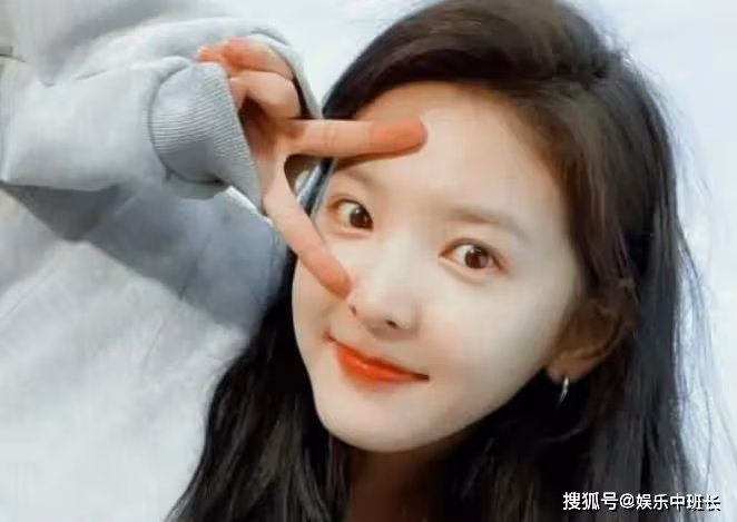 從模特到演員，章若楠如何實現完美逆襲，登上春晚舞台的？
