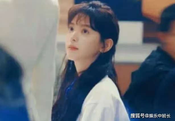 章若楠接演《難哄》,引髮網友熱議:她的背景到底有多強大?