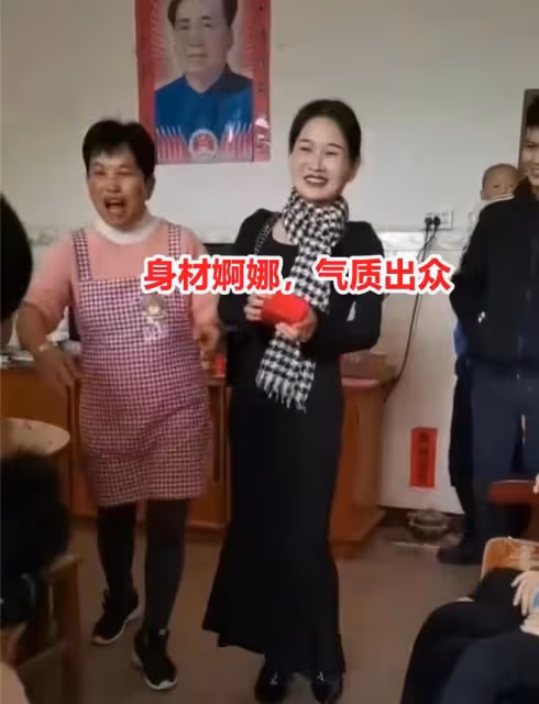 廣東女子婚後回門,笑容明媚、身材婀娜,新郎入了迷:願意寵著她