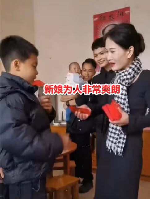 廣東女子婚後回門,笑容明媚、身材婀娜,新郎入了迷:願意寵著她