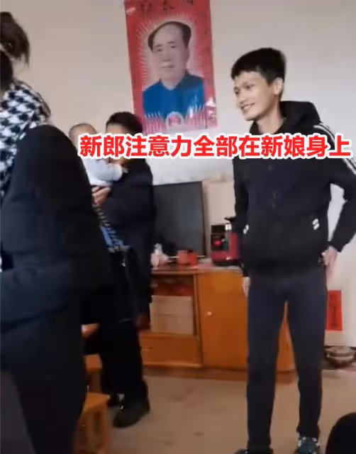 廣東女子婚後回門,笑容明媚、身材婀娜,新郎入了迷:願意寵著她