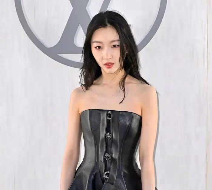 周冬雨耍大牌風波越演越烈，LV貴賓接連點名吐槽其態度差