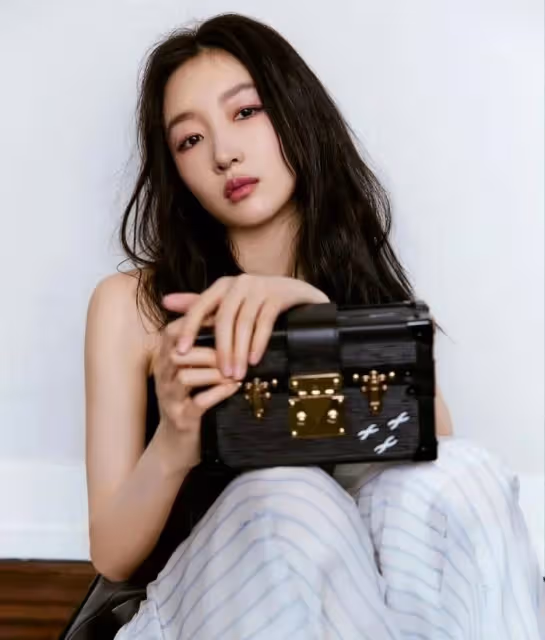 周冬雨耍大牌風波越演越烈,LV貴賓接連點名吐槽其態度差