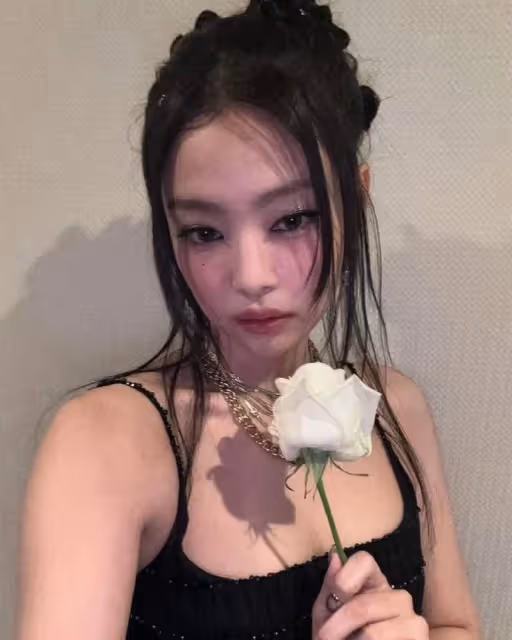 柳智敏公開道歉，Jennie無辜中槍，韓國網友熱議，為何她不受影響