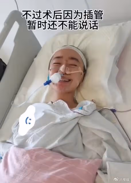 點讀機女孩術後出ICU，意識清醒但還不能說話，重獲新生激動落淚