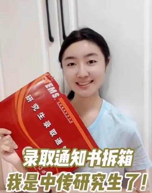 點讀機女孩術後出ICU，意識清醒但還不能說話，重獲新生激動落淚