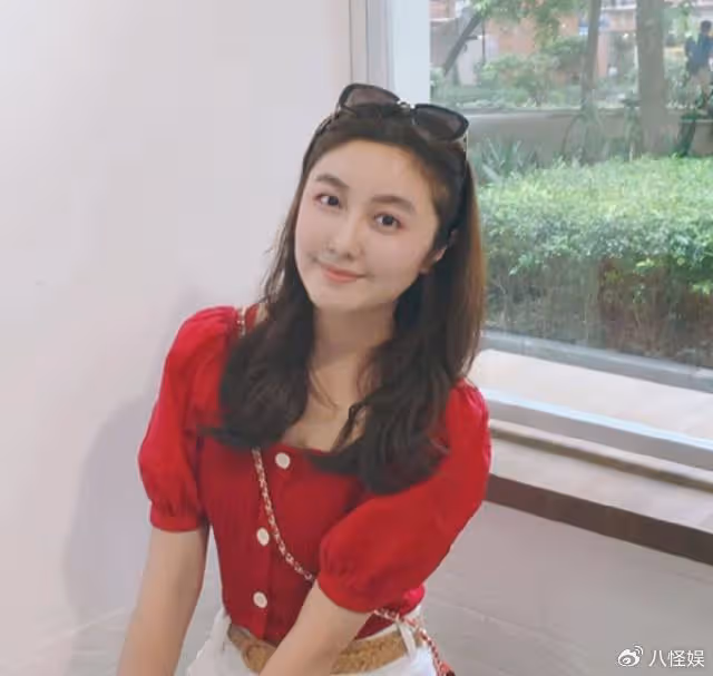 點讀機女孩術後出ICU，意識清醒但還不能說話，重獲新生激動落淚