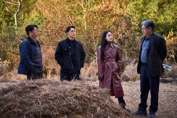 《破墓》連霸2周票房冠軍！崔岷植戲院打片突cue車銀優嚇壞金高銀