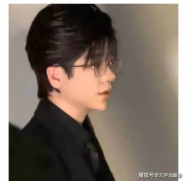 李誕也加入了「爆改」行列,爆改後竟撞臉張凌赫,網友:太帥了!