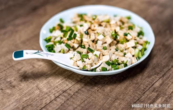 鮮香相融,小蔥拌豆腐的製作方法與口感調控