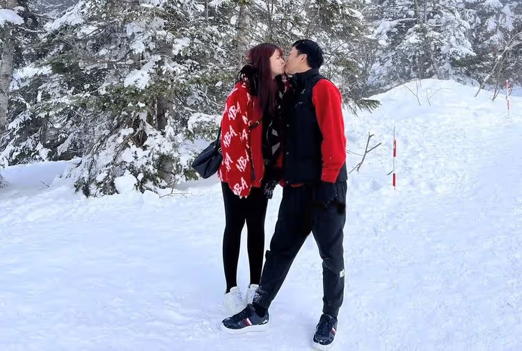 李燕懷龍寶寶？新婚夫雪地跳躍飛上天「祝賀我吧」　狂被恭喜回應曖昧