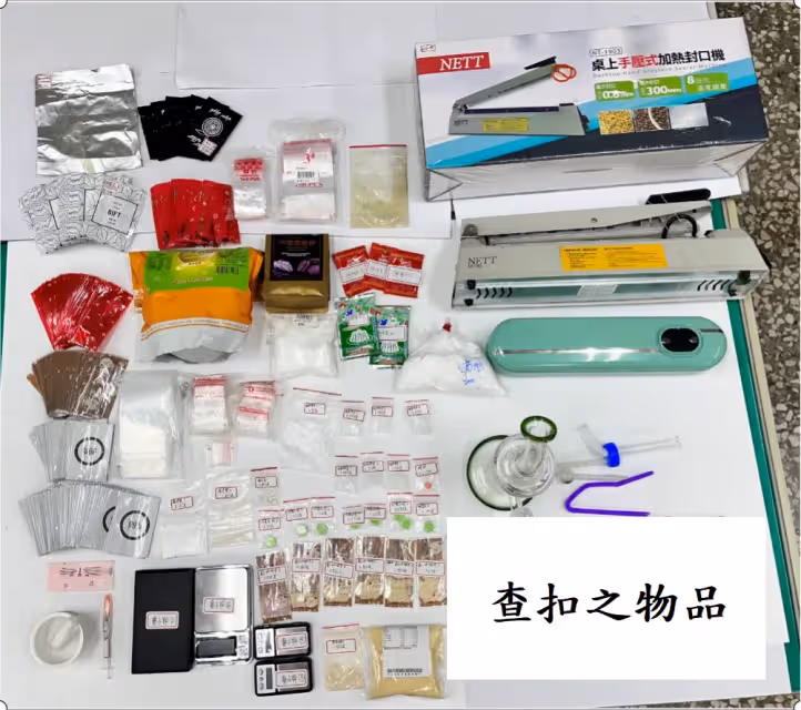 毒販變身蜘蛛人！爬8樓外牆躲警　警消先救援再逮人