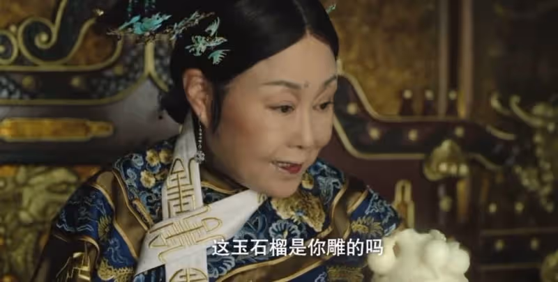 女演員「強行扮嫩」的風又刮到了年代劇里,一臉褶子扎雙馬尾真尬