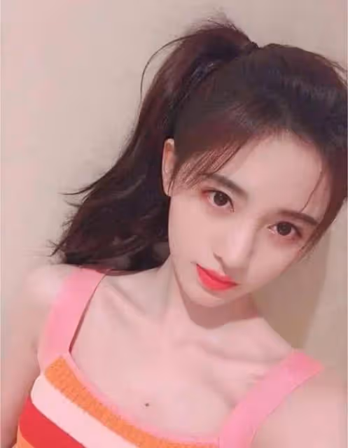 鞠婧禕曬出春日照,「蜜桃唇」粉美惹人愛,是甜甜的小公主無疑了