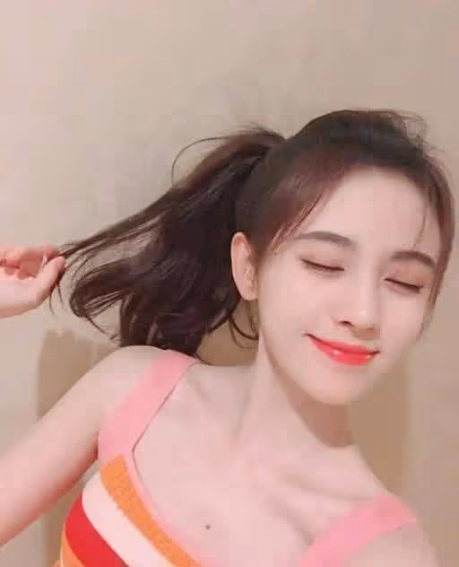 鞠婧禕曬出春日照,「蜜桃唇」粉美惹人愛,是甜甜的小公主無疑了