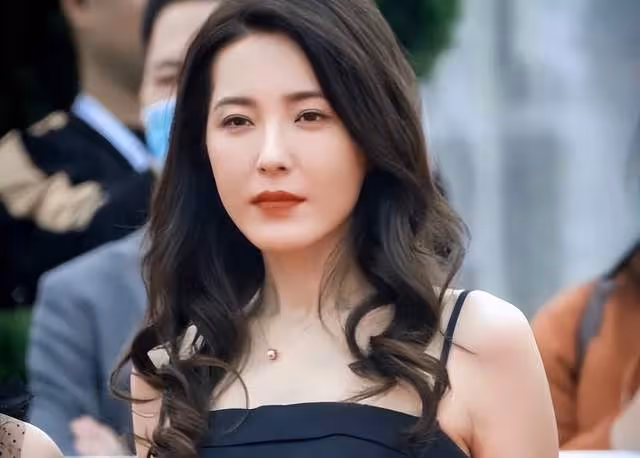 曾黎問姜妍:姚兒你的代表作是什麼?姜妍的回答引全場大笑