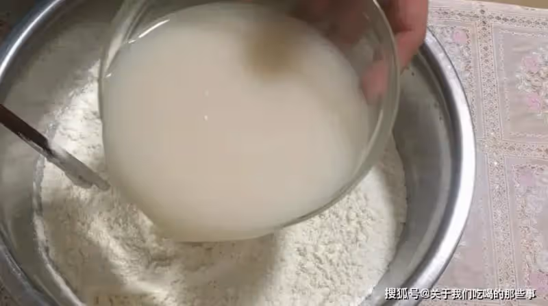 蒸饅頭，只放酵母是「外行」，多加3種食材，饅頭香軟筋道更好吃