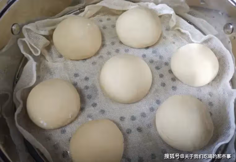 蒸饅頭，只放酵母是「外行」，多加3種食材，饅頭香軟筋道更好吃