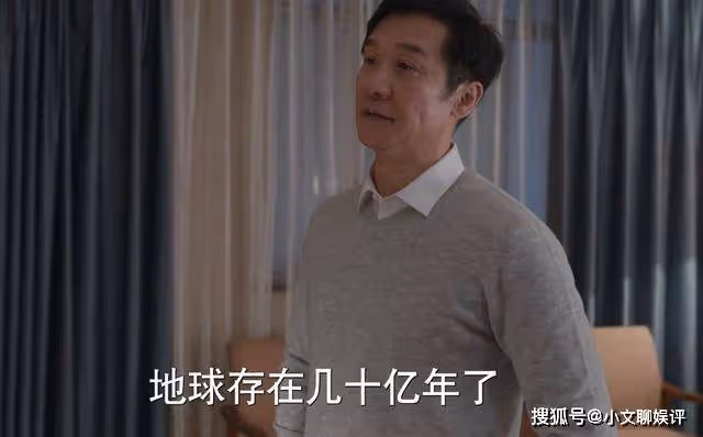 《江河日上》用梯子才能夠著的書櫃,解釋了鄭寒江為何成不了貪官