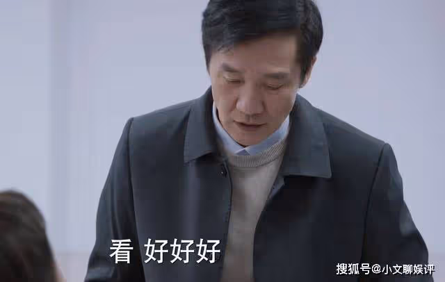 《江河日上》用梯子才能夠著的書櫃,解釋了鄭寒江為何成不了貪官