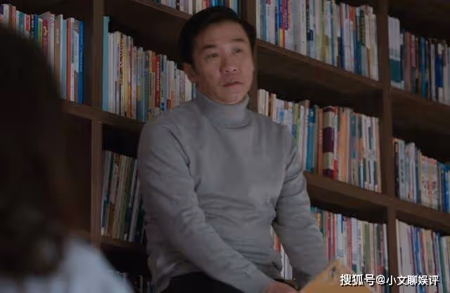 《江河日上》用梯子才能夠著的書櫃,解釋了鄭寒江為何成不了貪官