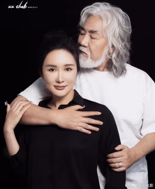 杜星霖回應網友質疑,張紀中為老婆送上鮮花,兩人又撒了一把狗糧