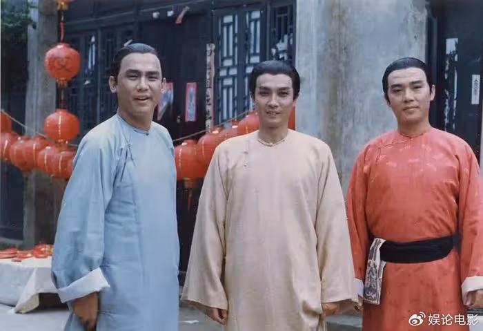 李立群一家三口看望老友劉松仁，曾合作過多部作品，劉松仁顯年輕