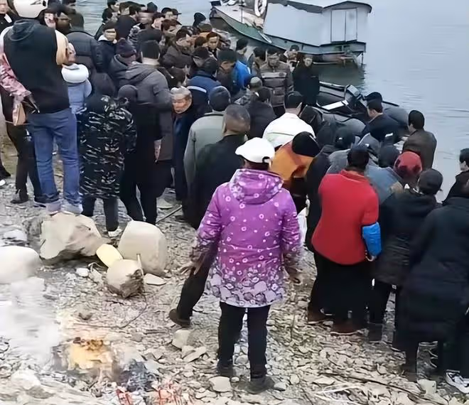 痛心!劉四妹跳河輕生,兒子沉迷遊戲,被丈夫罵管教無方!