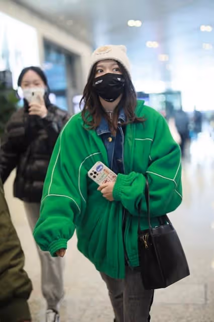 程瀟的私服真值得美眉們學習,寬鬆外套打造個性新潮范,超亮眼