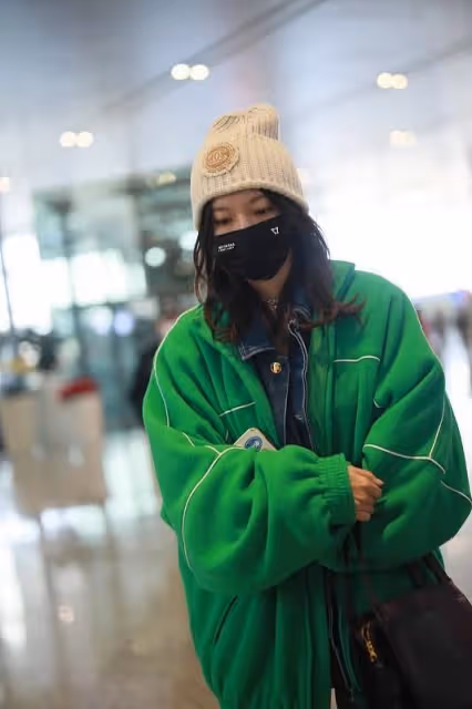 程瀟的私服真值得美眉們學習,寬鬆外套打造個性新潮范,超亮眼