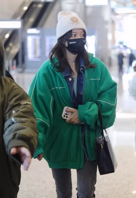 程瀟的私服真值得美眉們學習,寬鬆外套打造個性新潮范,超亮眼