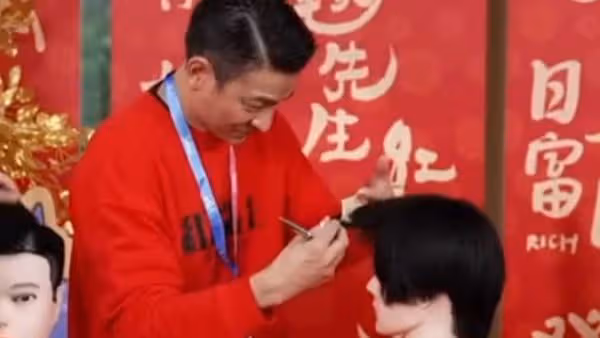 劉德華曾當髮型師「台上重操舊業」 曝大學時代:全校男生都是我剪的