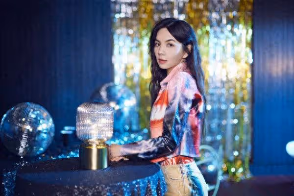 Ella無預警宣告喜訊！　揪尪孵出「愛的結晶」閃炸了