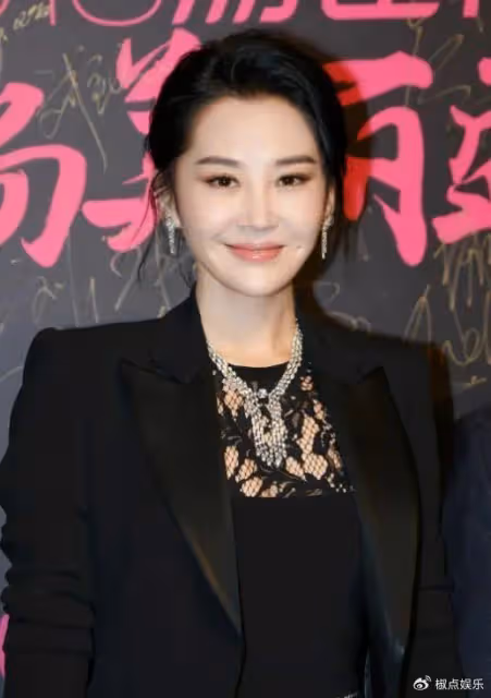 54歲許晴不婚不育，終於承認：如果他沒有死，我早已是孩子媽了