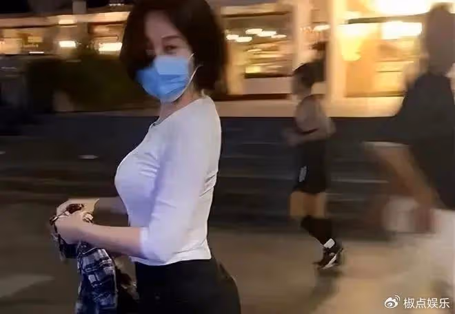 54歲許晴不婚不育，終於承認：如果他沒有死，我早已是孩子媽了