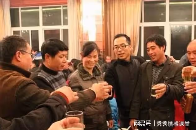 初七同學聚會,通知15人卻來了21人,聚會場景讓我終生難忘