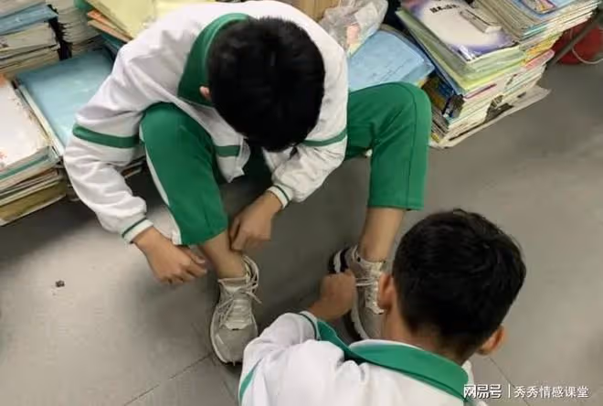 初七同學聚會,通知15人卻來了21人,聚會場景讓我終生難忘