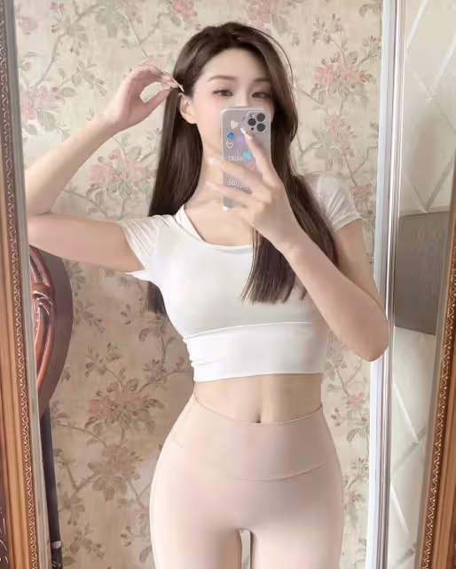瑜伽服穿搭|今天是奶油色系運動姐姐