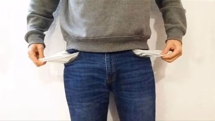 老公已經40歲,戶頭存款只有四位數,每天都在喊沒錢,我叫他下班兼職跑外送,他竟說「當外送員太丟臉」!到底是多沒路用… 下班只會一直打電動,...