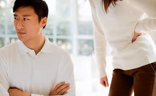 老公前妻寄來一箱桃子!我很不開心「順手丟給清潔工」,結果對方一打開「嚇到趕緊退還」