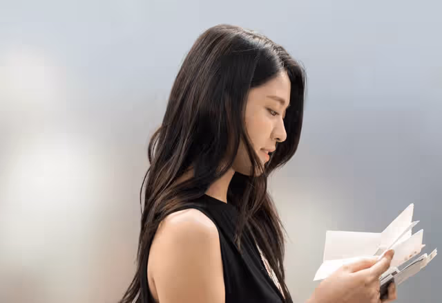 老公前妻寄來一箱桃子!我很不開心「順手丟給清潔工」,結果對方一打開「嚇到趕緊退還」