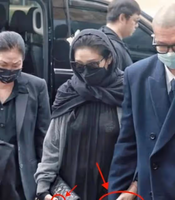 許雅鈞私生子出席葬禮,大S穿著引人注目,是否為轉移視線?