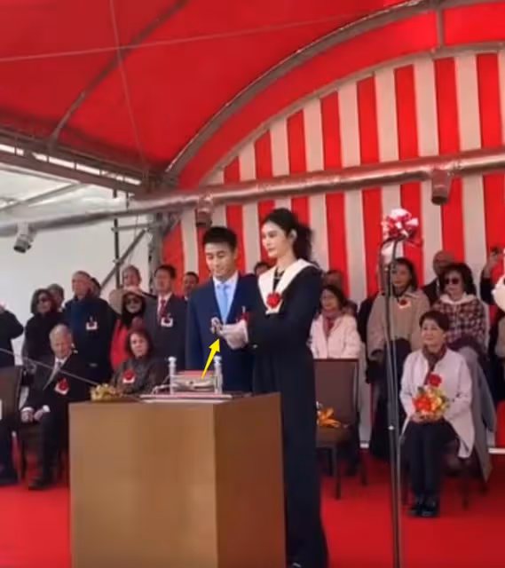 恭喜!奚夢瑤成賭王四房代言人,新船下水擲瓶,四太滿臉寵溺!