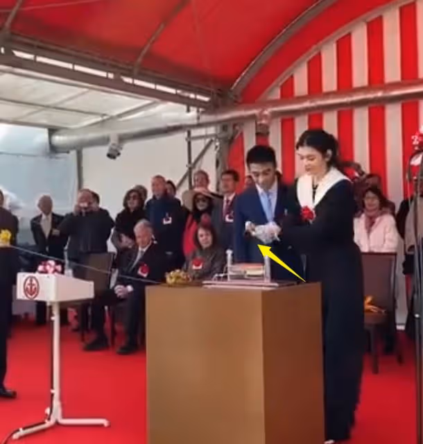 恭喜!奚夢瑤成賭王四房代言人,新船下水擲瓶,四太滿臉寵溺!